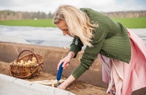 Herzogtum Lauenburg Marketing und Service GmbH: Start in die landesweite Spargelsaison: Neue Spargelherzogin waltet ihres Amtes