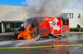 Feuerwehr Essen: FW-E: Rettungswagen steht in Vollbrand - keine Personen verletzt