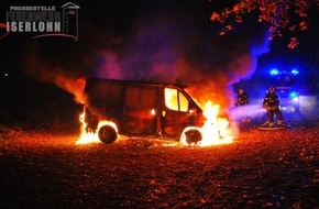 Feuerwehr Iserlohn: FW-MK: Lieferwagen brannte in voller Ausdehnung