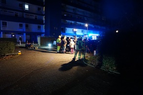 FW Ratingen: Bilder zu: Brandereignis in einem Hochhaus fordert starkes Kräfteaufgebot der Feuerwehr Ratingen