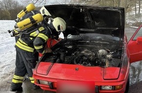 Feuerwehr Sprockhövel: FW-EN: Pkw brennt im Motorraum