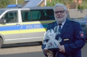 Polizeiinspektion Wilhelmshaven/Friesland: POL-WHV: Wechsel im Einsatz- und Streifendienst bei der Polizei Jever - Bernd-Rainer Otten in den Ruhestand verabschiedet (mit Bild)