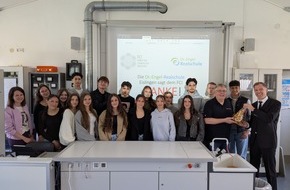 Verband der Chemischen Industrie e.V. Baden-W&uuml;rttemberg: W&auml;rme sichtbar machen: Moderne Laborausstattung f&uuml;r die Dr.-Engel-Realschule in Eislingen