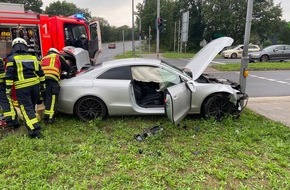 Polizei Mettmann: POL-ME: Von der Fahrbahn abgekommen und verunfallt - Langenfeld - 2109077