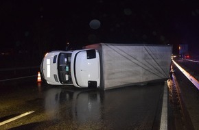 Polizeidirektion Kaiserslautern: POL-PDKL: A6/Wattenheim, Kleintransporter kippt um