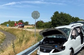 Polizeidirektion Neustadt/Weinstraße: POL-PDNW: Polizeiautobahnstation Ruchheim - Reifen geplatzt - Pkw schleudert gegen Leitplanke.