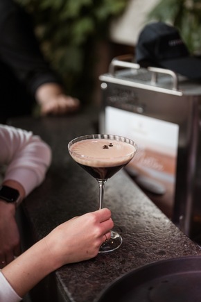 NEU: Dallmayr Espresso Martini jetzt als Pre-Mix für die Gastronomie!