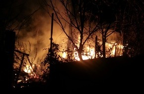 Polizeidirektion Landau: POL-PDLD: Brand von zwei Gartenhäusern