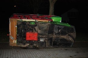 Kreispolizeibehörde Höxter: POL-HX: Täter kippen Campingbus um