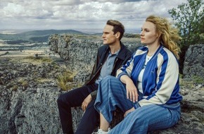 BR Bayerischer Rundfunk: Das neue Team im Tatort Franken nimmt die Ermittlungen auf: Rosalie Thomass und Fabian Hinrichs in "Gottesgarten"