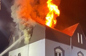 Feuerwehr Essen: FW-E: Wohnungsbrand in einem Mehrfamilienhaus - Brandausbreitung auf Dachstuhl verhindert, keine Verletzten
