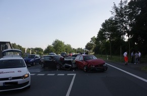 Kreispolizeibehörde Höxter: POL-HX: Autofahrerin bei Unfall schwer verletzt