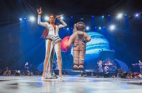 Leutgeb Entertainment Group GmbH: ANDREA BERG MOSAIK-LIVE ARENA TOUR steht für ausverkaufte Hallen & eine bombastische Bühnenshow - Anfang März geht die Tour weiter...