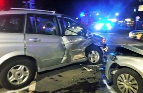 Polizei Düren: POL-DN: Unfall auf Kreuzung: 8500 Euro Schaden und drei Leichtverletzte