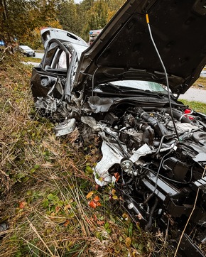 FW-DT: Verkehrsunfall auf der Hornschen Straße - Glück im Unglück für zwei Fahrer