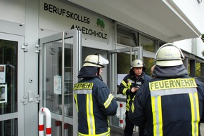 FW-AR: ABC-Großlage am Berufskolleg erfordert Einsatz von Feuerwehr und Rettungsdienst