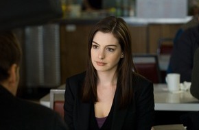 TELE 5: "Wenn es nach mir ginge, würde ich den ganzen Ruhm beiseitelegen und ganz normal meinem Job nachgehen" / Anne Hathaway im TELE 5-Interview und in "Passengers" am Mittwoch, 22. Juli 2020, 20:15 Uhr