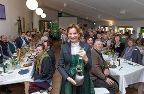 Andechser Molkerei Scheitz GmbH: Anerkennung f&uuml;r 80 Bio-Bauernfamilien: Andechser Molkerei Scheitz ehrt langj&auml;hrige Partner