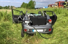 Feuerwehr Oelde: FW Oelde: Verkehrsunfall mit einer schwerverletzten Autofahrerin auf der A2.
