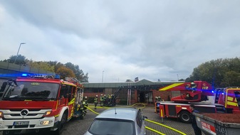 Freiwillige Feuerwehr Werne: FW-WRN: Gemeldeter Dachstuhlbrand am Südring