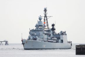 Deutsche Marine: Pressemeldung: &quot;Atalanta&quot; - aktuelle Bilder vom Einlaufen der Fregatte &quot;Emden&quot;