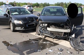 Polizei Minden-Lübbecke: POL-MI: Airbags ausgelöst - zwei Pkw kollidieren auf Kreuzung