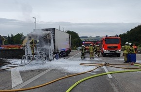 Feuerwehr VG Asbach: FW VG Asbach: Brennender LKW sorgt für langen Rückstau auf der A3