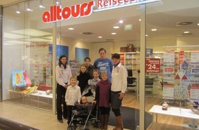 alltours flugreisen gmbh: alltours Reisecenter macht Familien mobil / Kostenloser Verleih-Service von Kinder-Buggys (BILD)