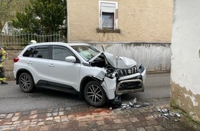 Polizeidirektion Kaiserslautern: POL-PDKL: Nach Sekundenschlaf gegen die Hauswand gefahren