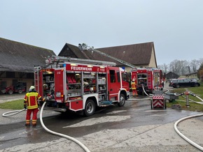 KFV Bodenseekreis: Großer Feuerwehreinsatz wegen Schwelbrand in Wiggenweiler