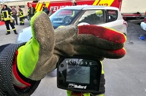 Feuerwehr der Stadt Arnsberg: FW-AR: Unfälle mit Elektrofahrzeugen - die Feuerwehr ist gerüstet
