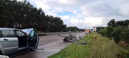 Polizeiinspektion Delmenhorst / Oldenburg - Land / Wesermarsch: POL-DEL: Autobahnpolizei Ahlhorn: Zwei Personen bei Auffahrunfall auf der A29 im Bereich der Gemeinde Großenkneten leicht verletzt +++ (Mit Foto)