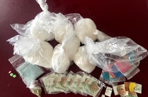 Polizeidirektion Pirmasens: POL-PDPS: Pirmasenser Polizei stoppt Drogendealer
Mehr als 1 kg Amphetamin und 350 Trips sichergestellt
