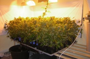 Polizeidirektion Göttingen: POL-GOE: (1265/2006) Illegale Cannabis - Indoor-Pflanzanlage in Wohnung entdeckt
