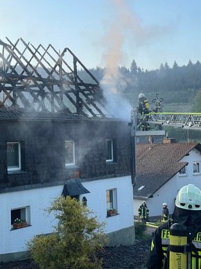 FW-OE: Dachstuhlbrand in Oberhundem
