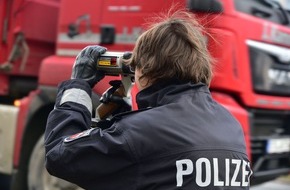 Polizeiinspektion Stade: POL-STD: Bei Einbruch in Beckdorf Mercedes Sprinter entwendet, Polizei überprüft Geschwindigkeit - Spitzenreiter mit 119 statt 70 km/h und mit 151 statt 100 km/h gemessen