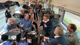 WDR Westdeutscher Rundfunk: „Westpol-Spezial“: Dauerbaustelle Bahn – Zuschauerinnen und Zuschauer treffen im Regionalexpress auf NRW-Verkehrsminister Oliver Krischer