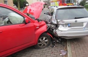 Polizei Mettmann: POL-ME: Auto kommt nach internistischem Notfall von der Fahrbahn ab - Haan - 2301090