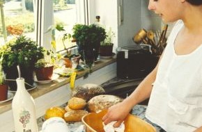Getreide-, Markt- u. Ernährungsforschung: Brot-Tipps zum sommerlichen Schimmelschutz / Vorbeugen mit Essigeffekt und Tiefkühlung