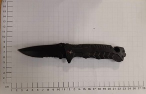 Bundespolizeidirektion Sankt Augustin: BPOL NRW: Bundespolizei findet Messer bei einem 13-Jährigen