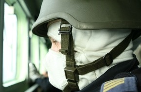 Presse- und Informationszentrum Marine: Deutsche Marine - Pressemeldung/ Pressetermine: Offiziersanwärter bekommen Seebeine - Drei Schiffe der Marine mit 600 Soldaten an Bord werden für fünf Monate verabschiedet