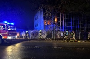 Kreisfeuerwehrverband Pinneberg: FW-PI: Brand in leerstehendem Gewerbegebäude | Brandausbreitung erfolgreich verhindert