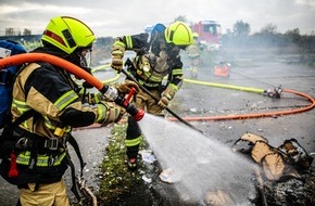 Deutsche Feuerwehr-Gewerkschaft (DFeuG): Berlins Innenverwaltung will schnelle Prüfung: War die La-Ola-Welle eines Feuerwehrmanns für die Bauernproteste eine Straftat?
