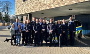 Kreispolizeibeh&ouml;rde Kleve: POL-KLE: Kreis Kleve - Liebgewonnene Tradition: Landrat Christoph Gerwers besucht Polizeidienststelle