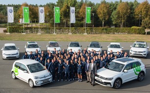 VfL Wolfsburg-Fußball GmbH: VfL Wolfsburg-Presseservice: Fahrsicherheitstraining für die Wölfe: VW schulte vier Teams des VfL Wolfsburg / Klaus Allofs: "Eine ganz wichtige Veranstaltung"