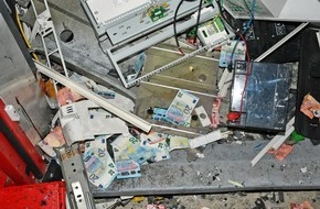 Polizei Mettmann: POL-ME: Geldautomaten-Sprengung am Hugo-Zade-Weg - Langenfeld - 2009127