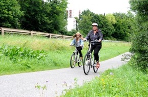 HUK-COBURG: Tipps für den Alltag / Radfahren ohne Mühen / Privathaftpflichtversicherung bietet kostenlosen Versicherungsschutz für Elektrofahrräder (BILD)
