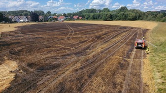 Feuerwehr Detmold: FW-DT: Vegetationsbrand - Übergreifen auf Wald verhindert