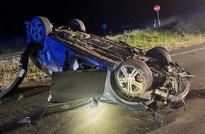 Polizei Bielefeld: POL-BI: Pkw an A 33 &uuml;berschlagen - Beifahrer beschuldigt unbekannten Fahrer