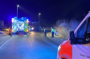 Feuerwehr Detmold: FW-DT: Alleinunfall auf glatter Fahrbahn - Fahrerin leicht verletzt